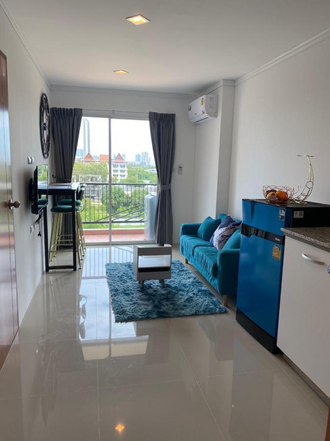 Trio Gems Condo, Pattaya Thailand Haat Jomtien Eksteriør bilde