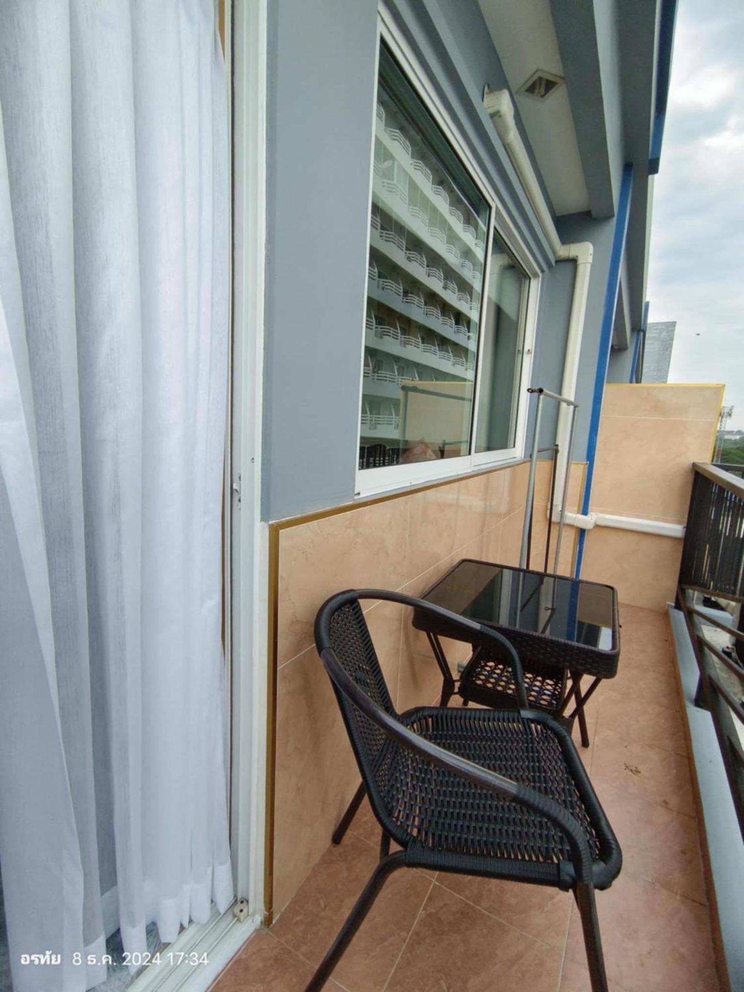 Trio Gems Condo, Pattaya Thailand Haat Jomtien Eksteriør bilde